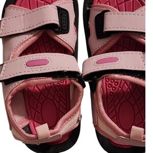 NWOB Pink River Girl's Toddler Sandals - Size 7/8